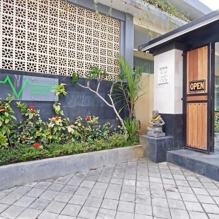 V Canggu Dormitory Bagian luar foto