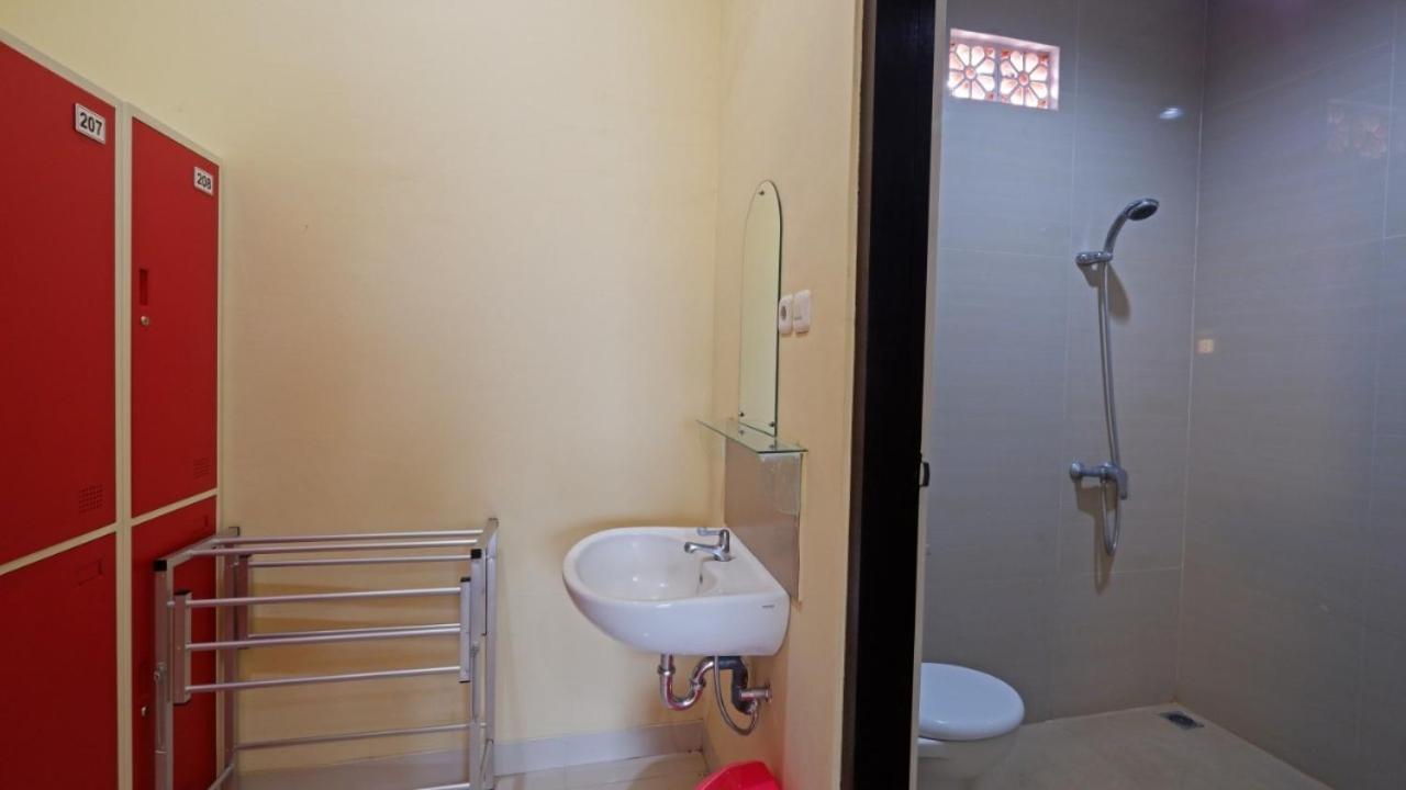 V Canggu Dormitory Bagian luar foto