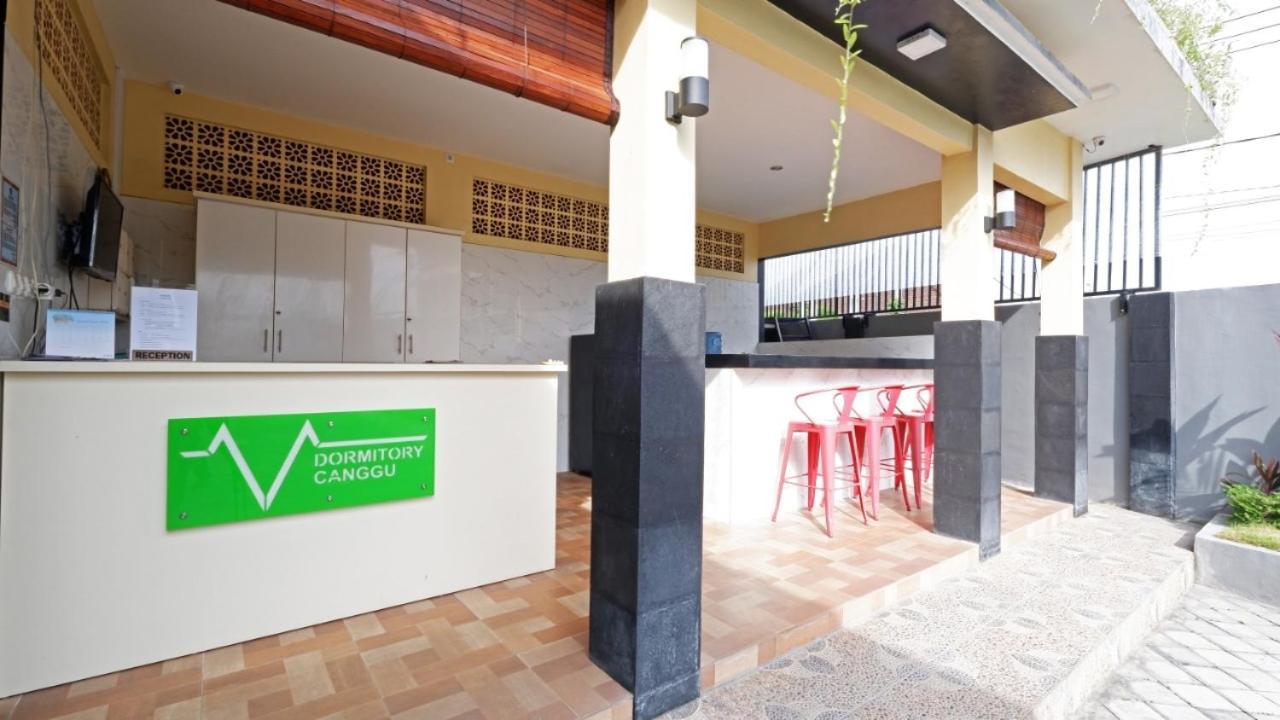 V Canggu Dormitory Bagian luar foto