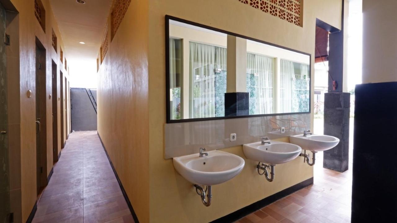 V Canggu Dormitory Bagian luar foto