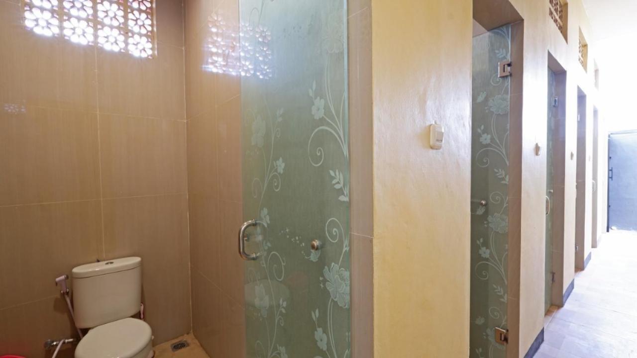 V Canggu Dormitory Bagian luar foto