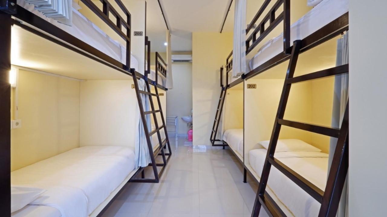 V Canggu Dormitory Bagian luar foto