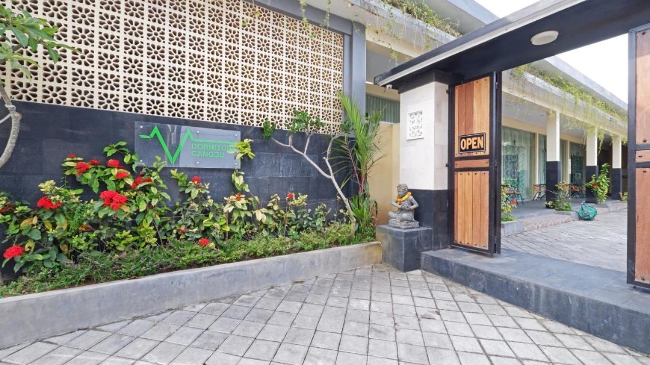 V Canggu Dormitory Bagian luar foto